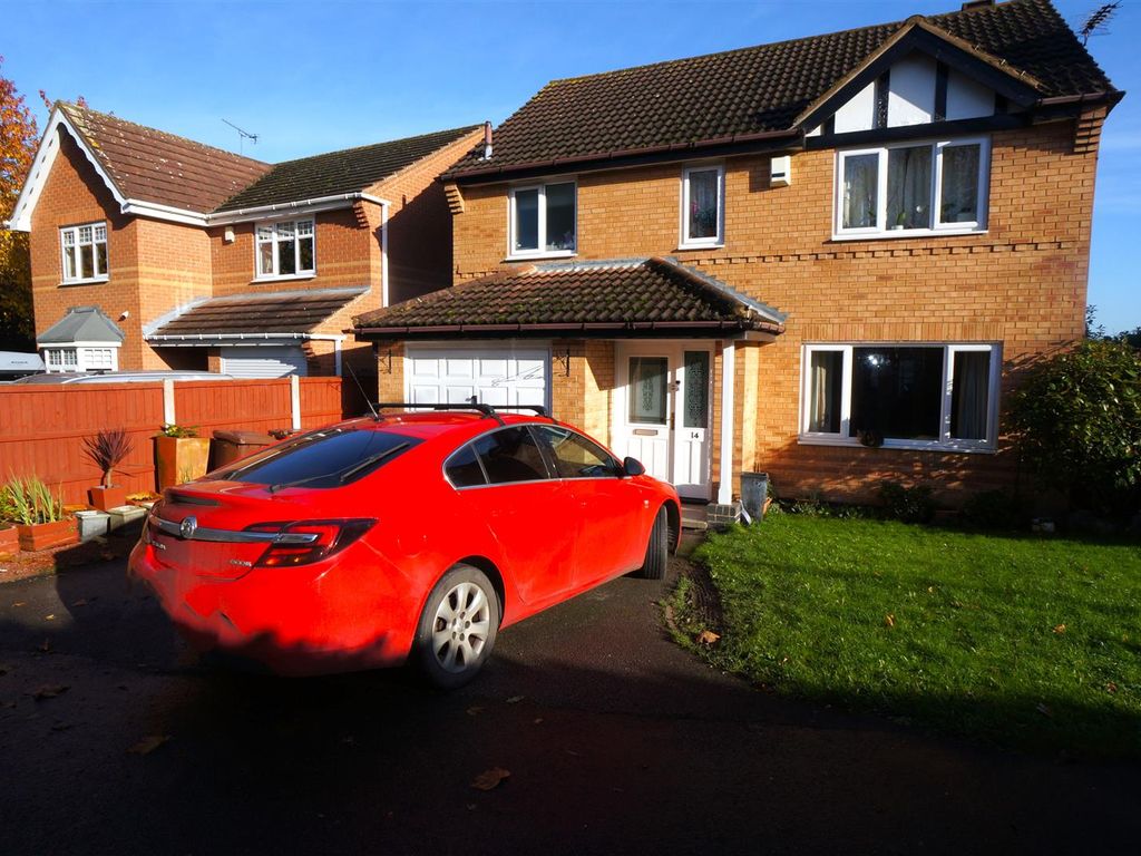 4 bed detached house for sale in Cranbrook Way, Pontefract WF8, £