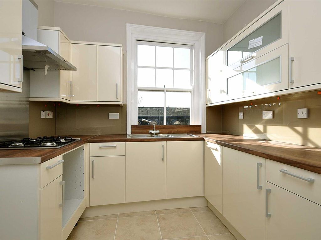 3 bed flat to rent in Rugby Mansions, Kings Road, London W14