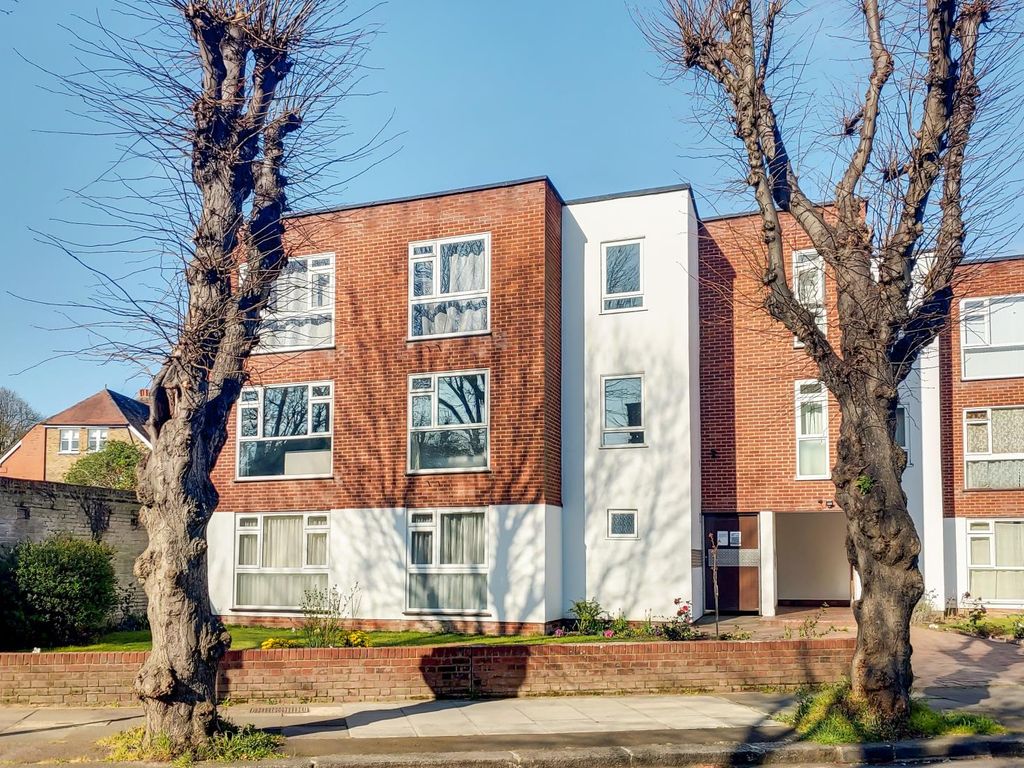 2 bed flat to rent in Abbey Road, Bush Hill Park, Enfield EN1 Zoopla