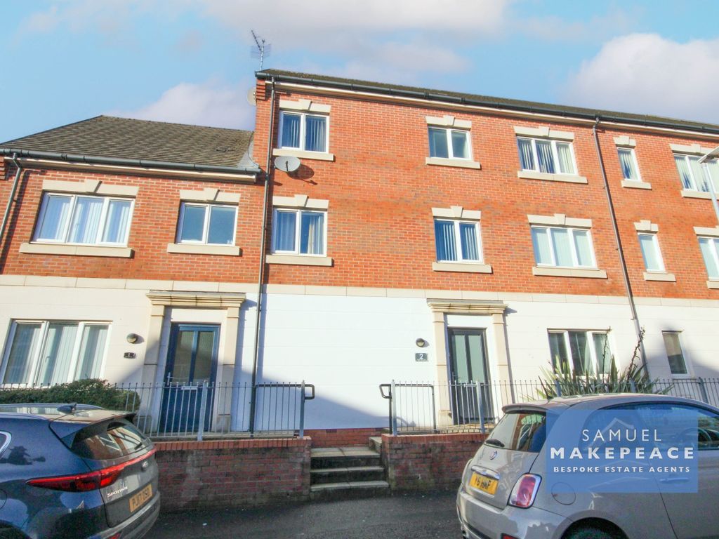 2 bed mews house for sale in Birches Rise, Birches Head, Staffordshire