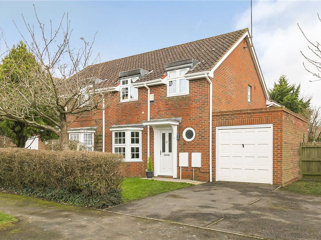 4 bed semidetached house for sale in Longcroft Gardens, Welwyn Garden