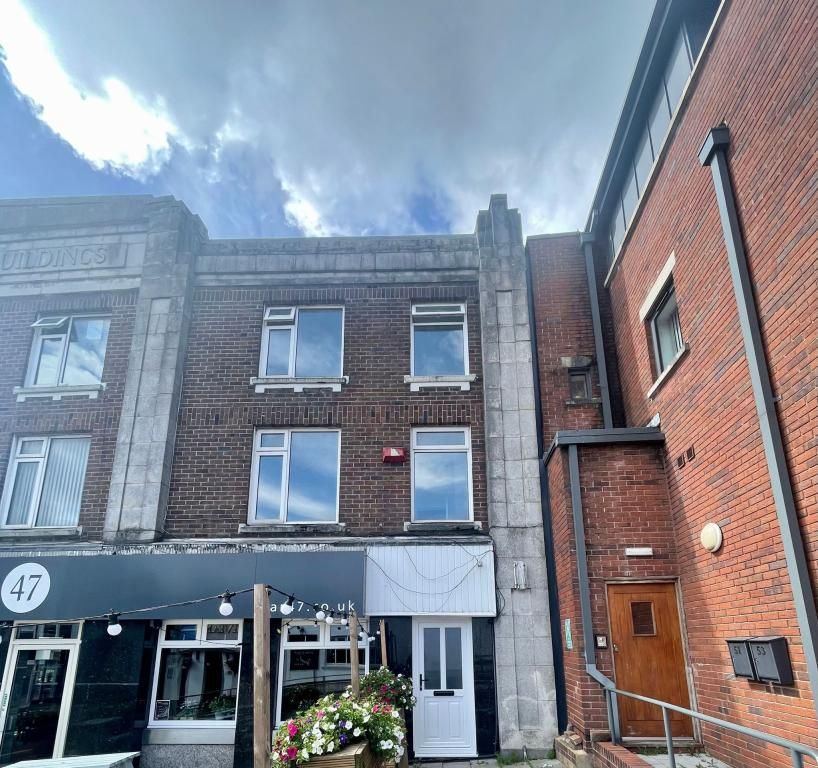 Studio to rent in 49 Gower Road, Sketty, Swansea SA2, £1,000 pcm Zoopla