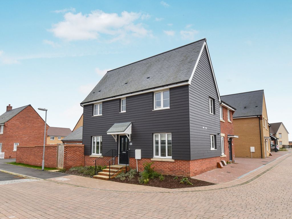 3 bed semidetached house for sale in Lynton Edge, Biggleswade SG18, £