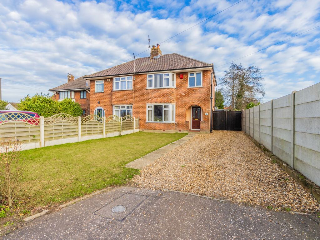 3 bed semidetached house for sale in Reepham Road, Norwich NR6, £