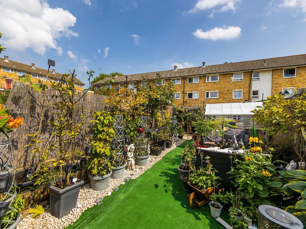 Dersingham Avenue, London, Greater London E12  