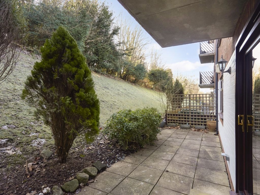 1 bed flat to rent in Hillside Road, Whyteleafe CR3 Zoopla