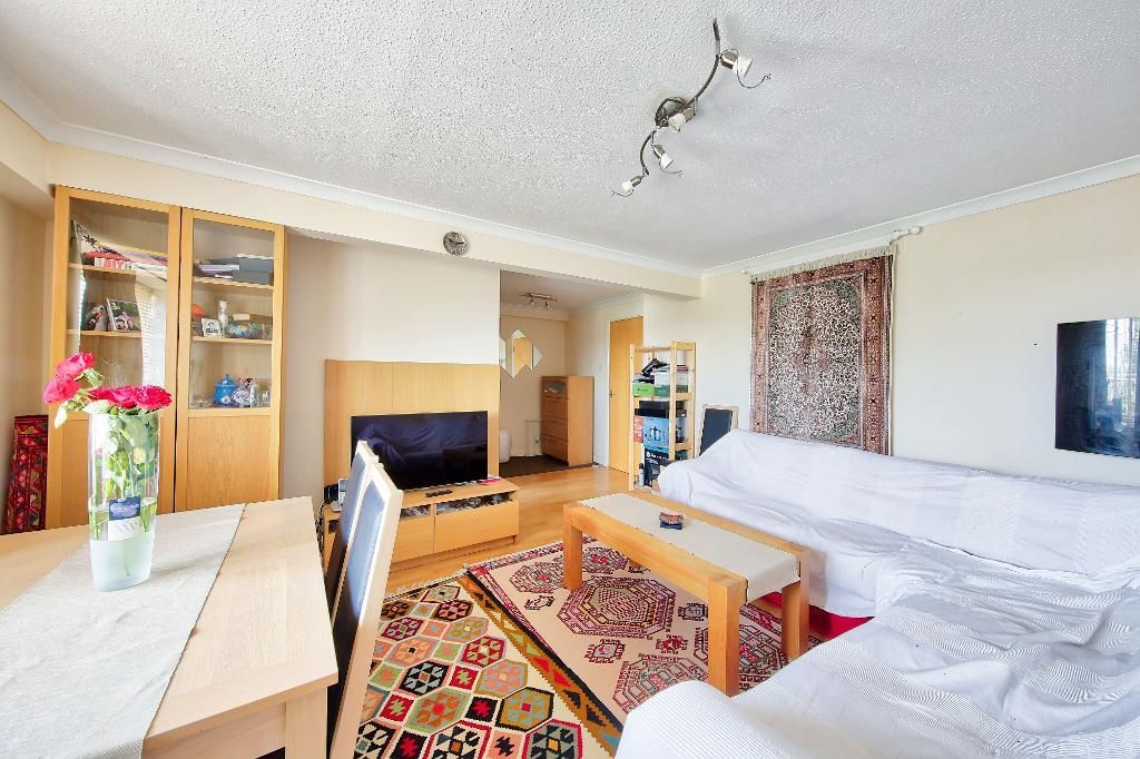 1 bed flat to rent in Rothesay Avenue, Wimbledon Chase SW20, £1,600 pcm Zoopla