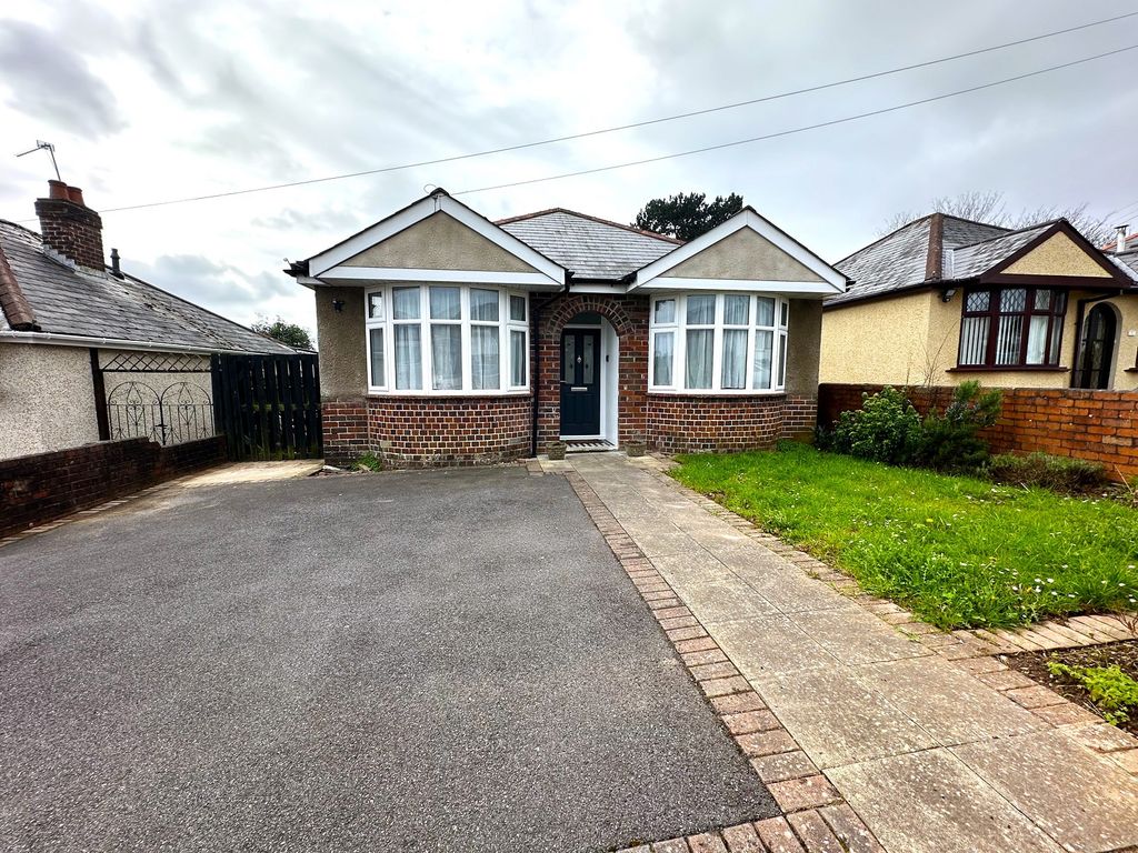 3 bed detached bungalow to rent in Whitehall Place, Rumney, Cardiff