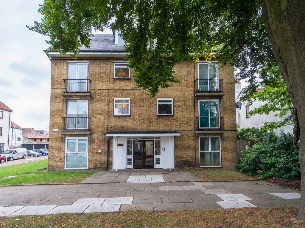 2 bed flat for sale in Woodcote Road, Wallington SM6, £300,000 Zoopla