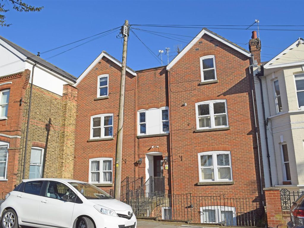 1 bed flat to rent in Amyand Park Road, St Margarets, Twickenham TW1