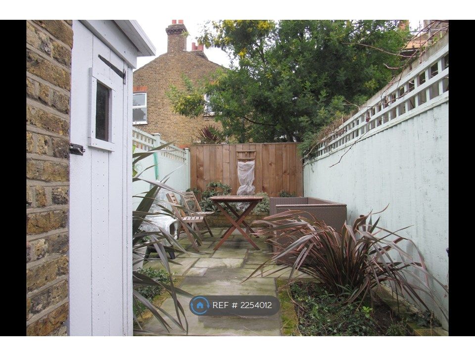 2 bed flat to rent in Renmuir Street, London, Tooting SW17, £2,000 pcm