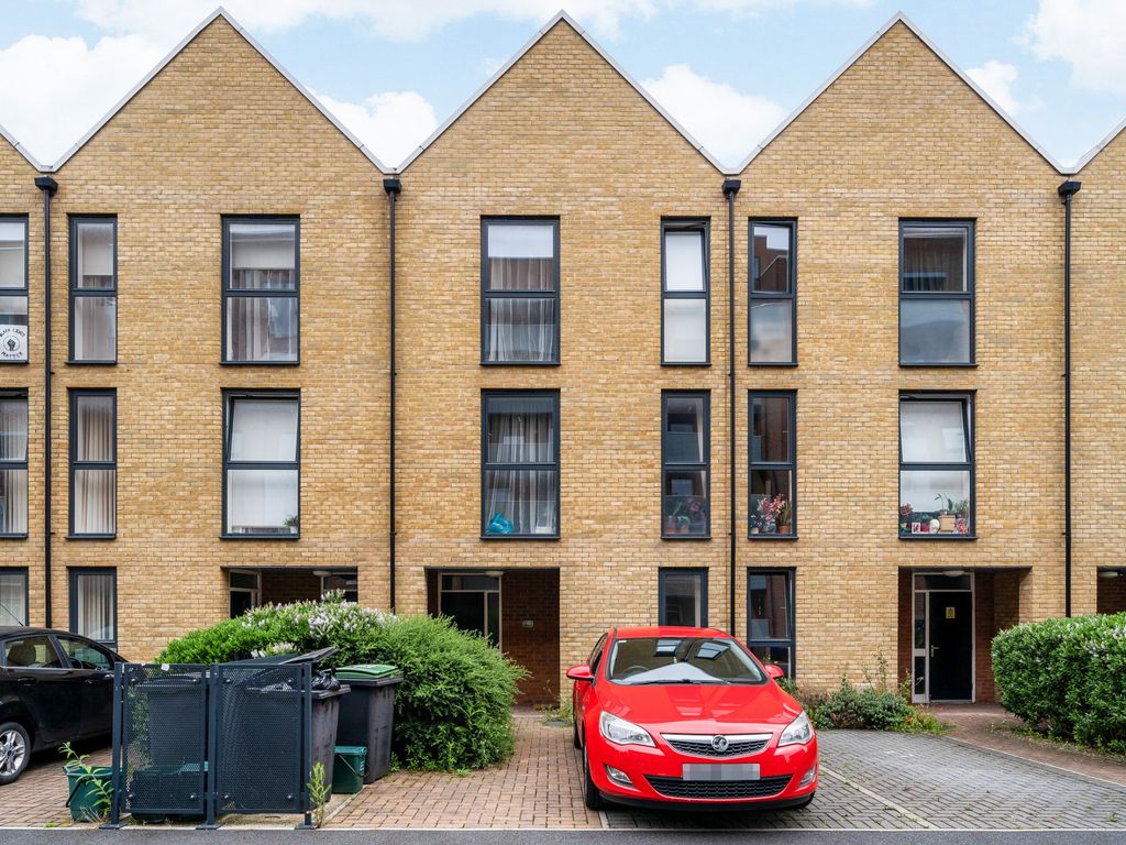 4 bed terraced house to rent in Bathurst Square, London N15 Zoopla