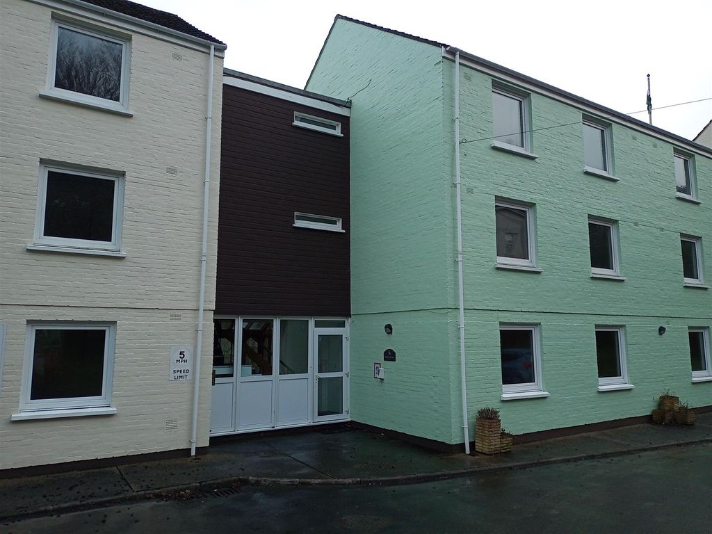 2 bed flat to rent in Little Haven, Haverfordwest SA62 Zoopla