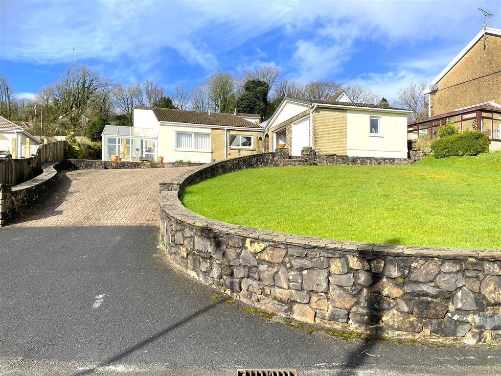 4 bed detached bungalow for sale in Heol Y Nant, Llannon, Llanelli SA14