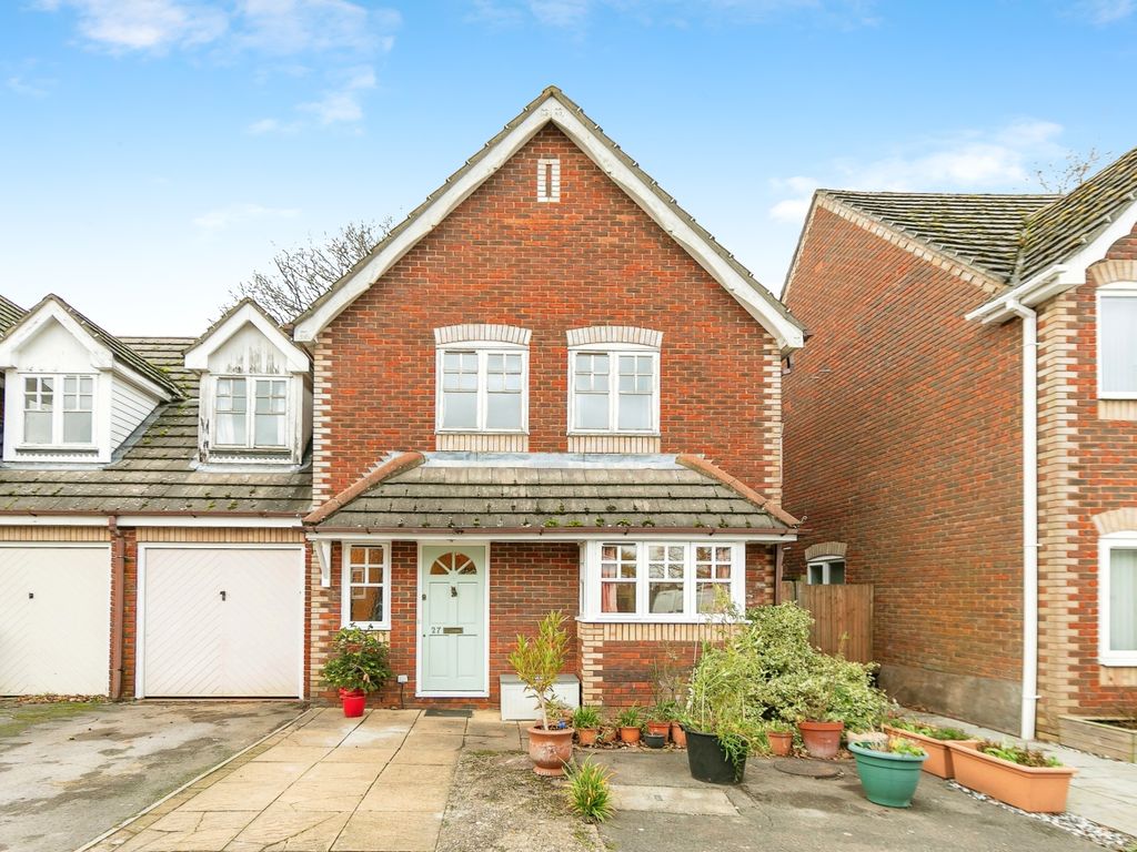 5 bed semidetached house for sale in Manor Park Close, Reading RG30, £