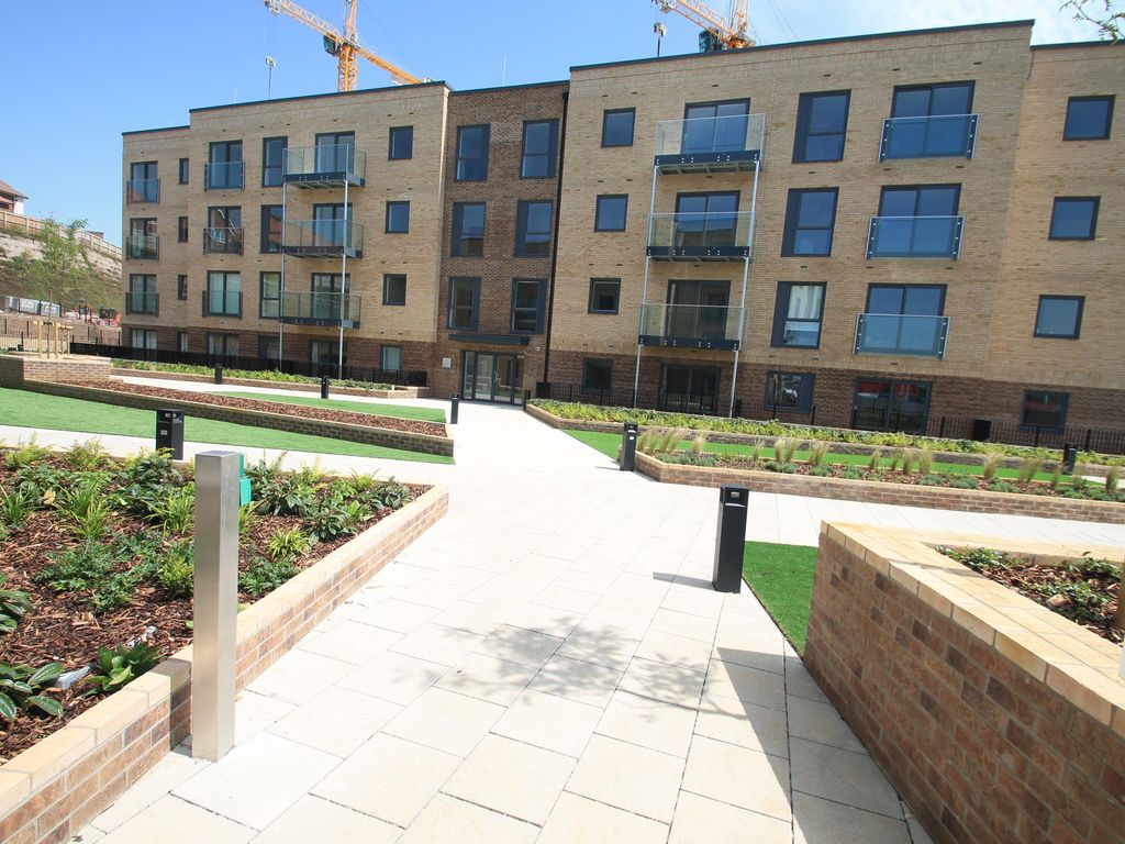 2 bed flat to rent in Stirling Drive, Luton LU2 Zoopla