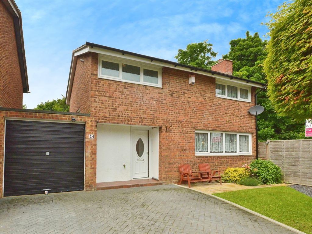 4 bed link detached house for sale in Melton, Stantonbury, Milton