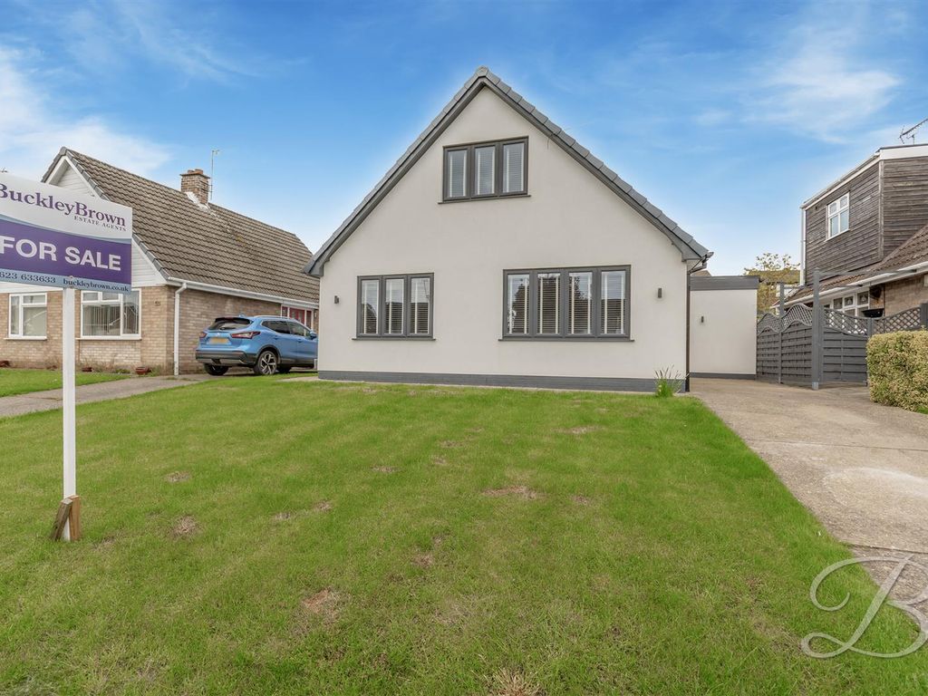 3 bed detached house for sale in Hardwick Drive, Ollerton, Newark NG22