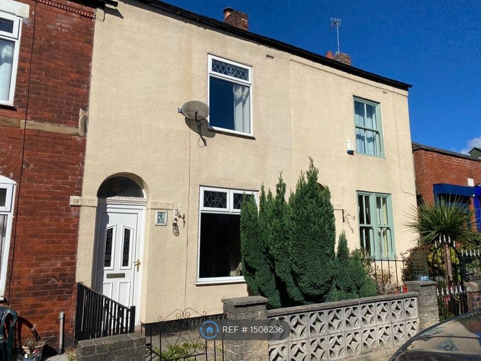 2 bed terraced house to rent in Clarendon Road, Swinton, Manchester M27