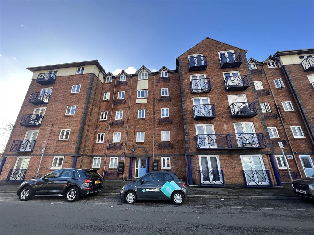 2 bed flat for sale in Mannheim Quay, Marina, Swansea SA1, £169,950