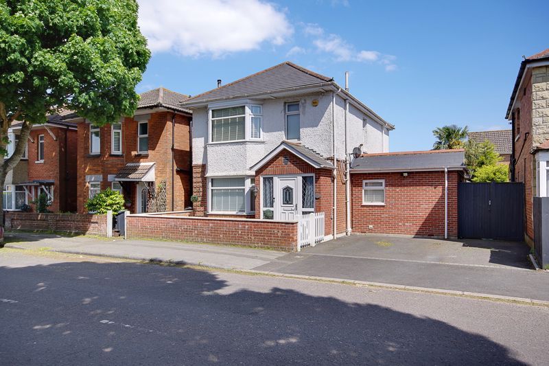 3 bed detached house for sale in Beswick Avenue, Ensbury Park BH10 Zoopla