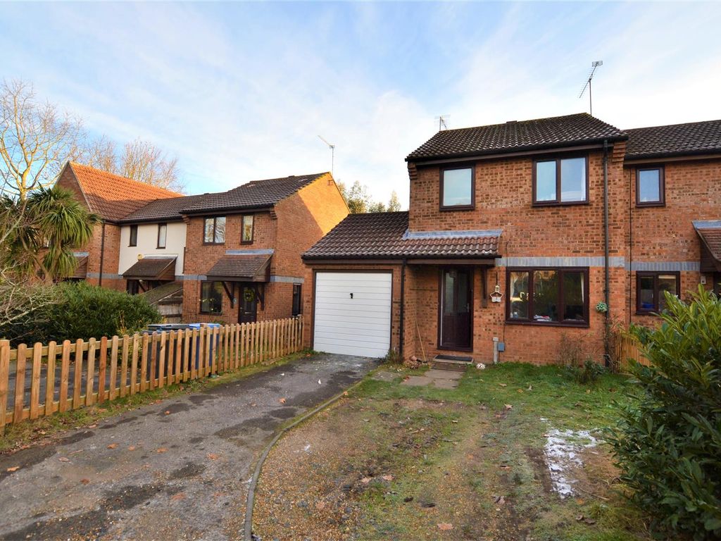 3 bed end terrace house for sale in Kerry Close, Fleet GU51 Zoopla