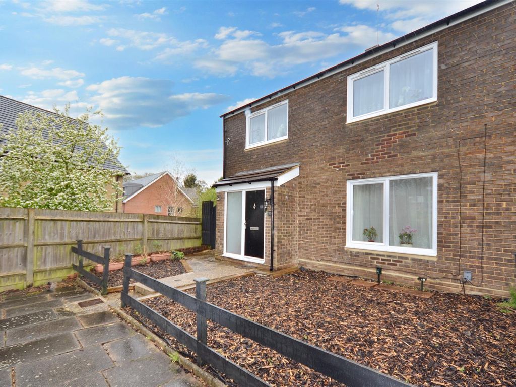 4 bed end terrace house for sale in Jupiter Drive, Hemel Hempstead