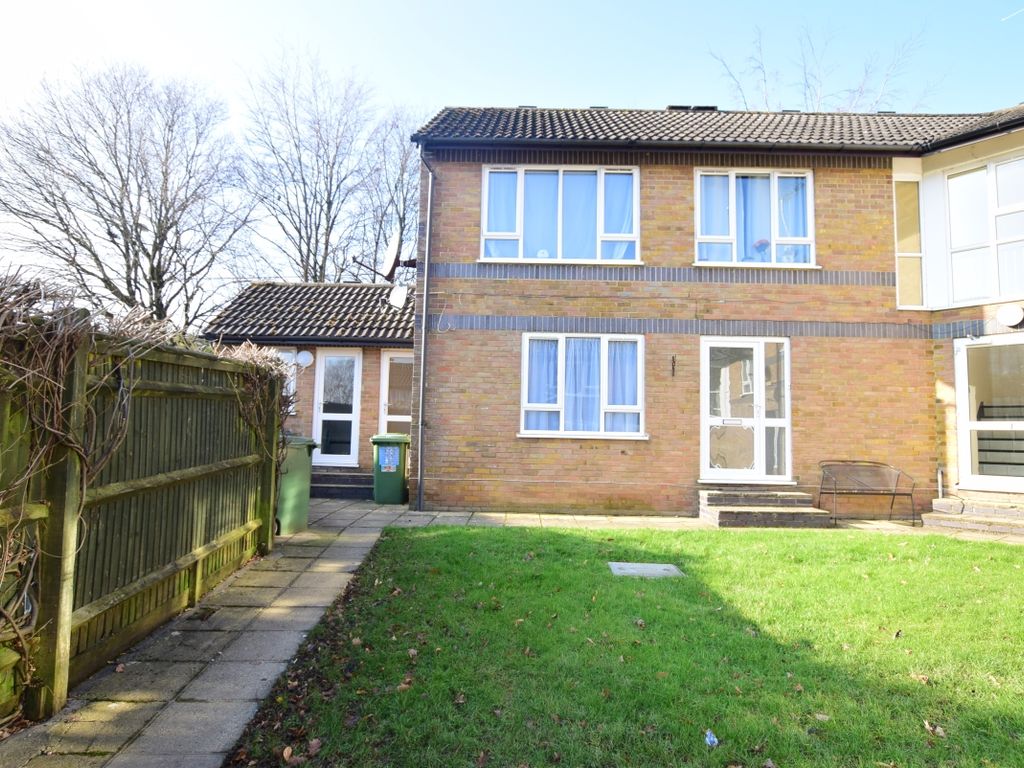 1 bed flat to rent in Ghyll Court, Station Road, Southwater, Horsham