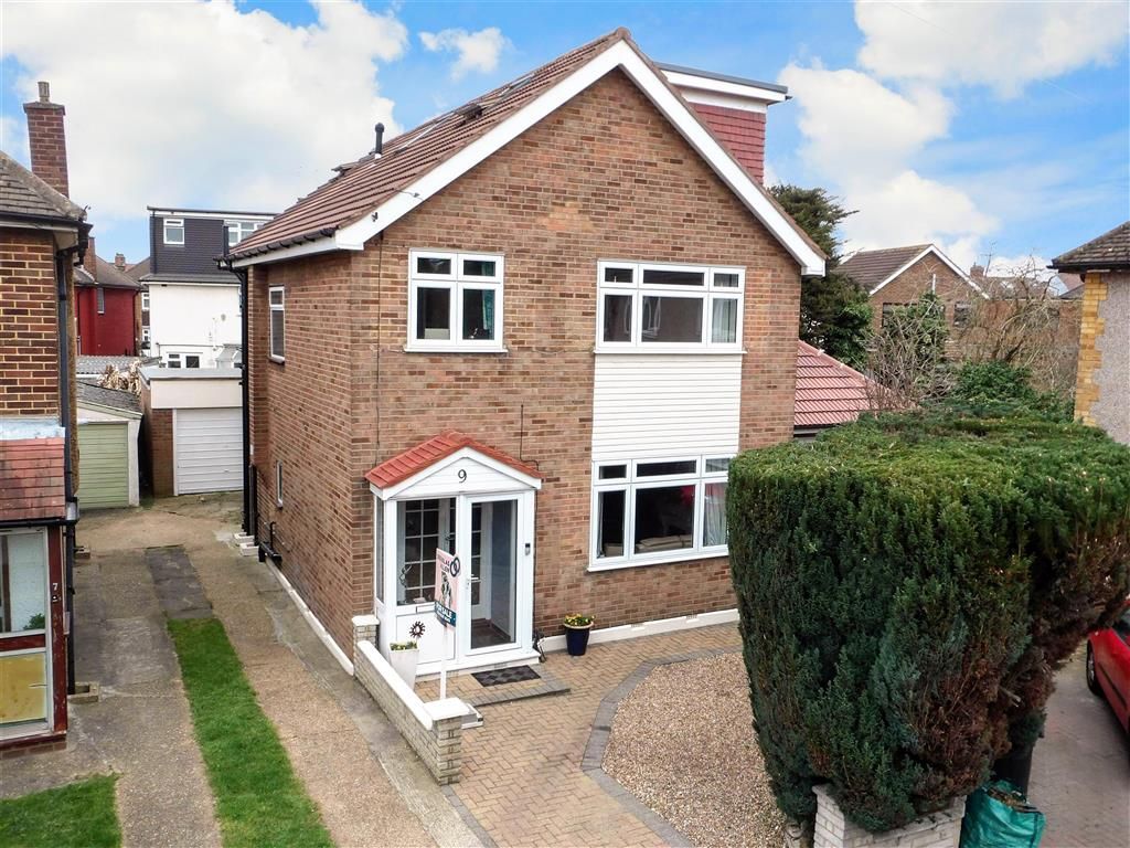 5 bed detached house for sale in Dunmow Close, Chadwell Heath, Essex