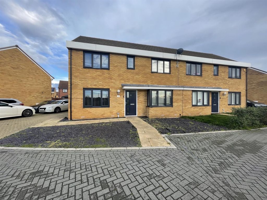 5 bed semidetached house for sale in Pipit Close, East Tilbury, Tilbury RM18 Zoopla