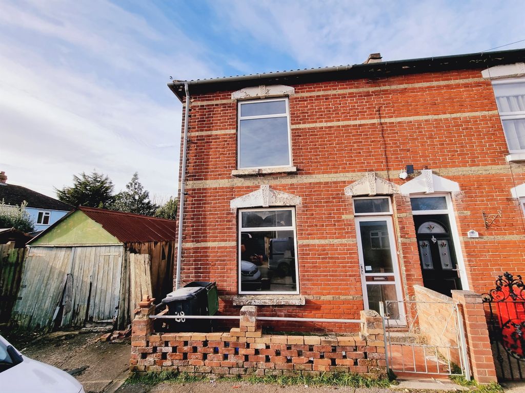 3 bed semidetached house for sale in Gladstone Road, Gosport PO12 Zoopla
