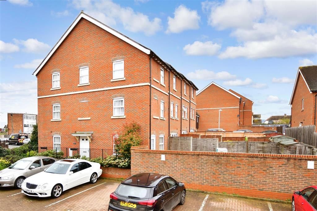 3 bed town house for sale in Easton Drive, Sittingbourne, Kent ME10