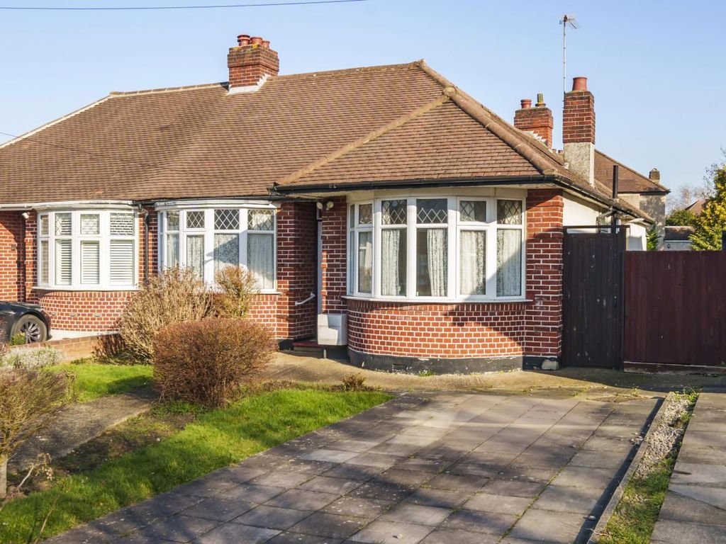 3 bed semidetached bungalow for sale in Newbury Gardens, Stoneleigh