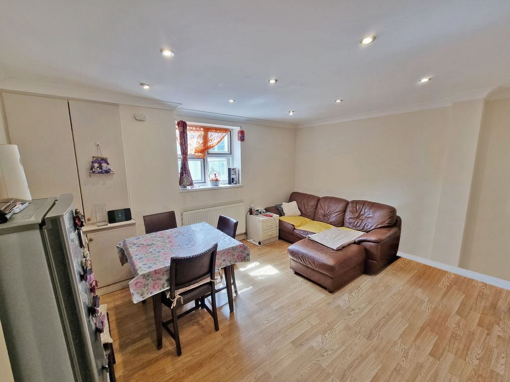 1 bed flat for sale in Park Street West, Luton LU1 Zoopla