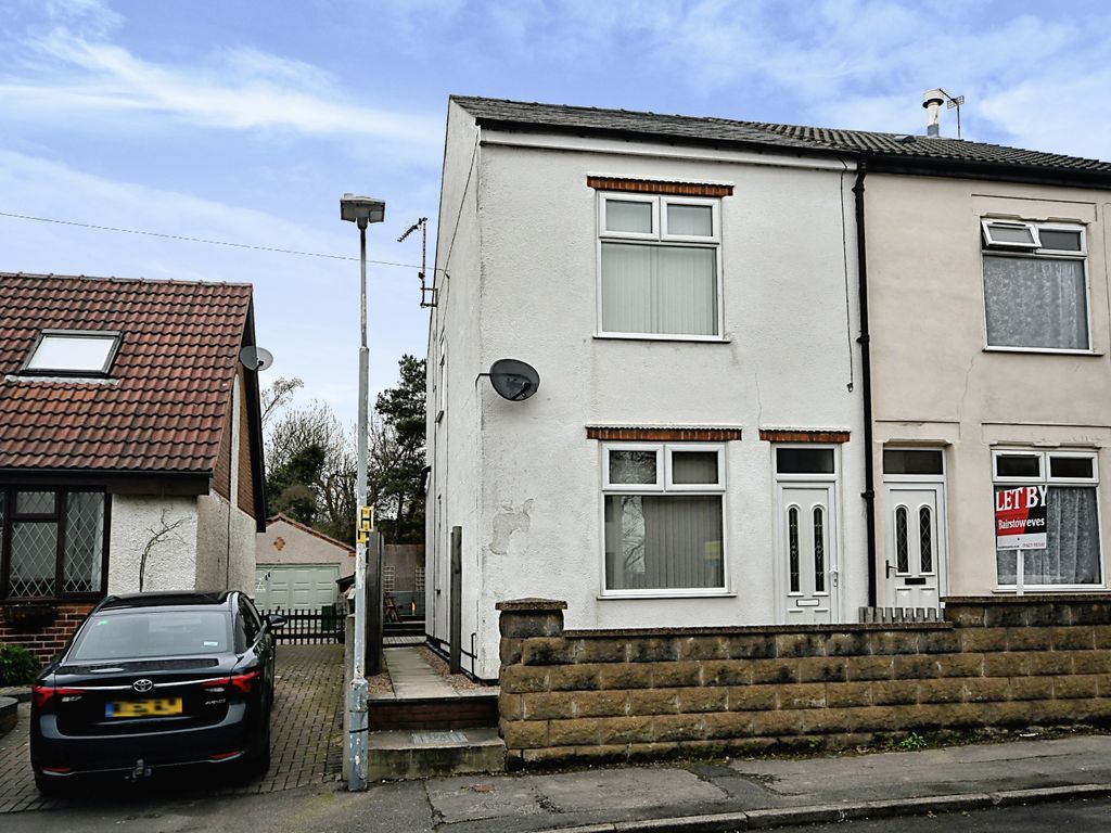 4 bed semidetached house for sale in Carnarvon Road, Huthwaite, Sutton