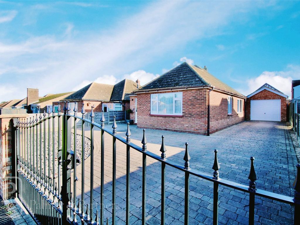 2 bed bungalow for sale in London Road, ClactonOnSea, Essex CO15, £