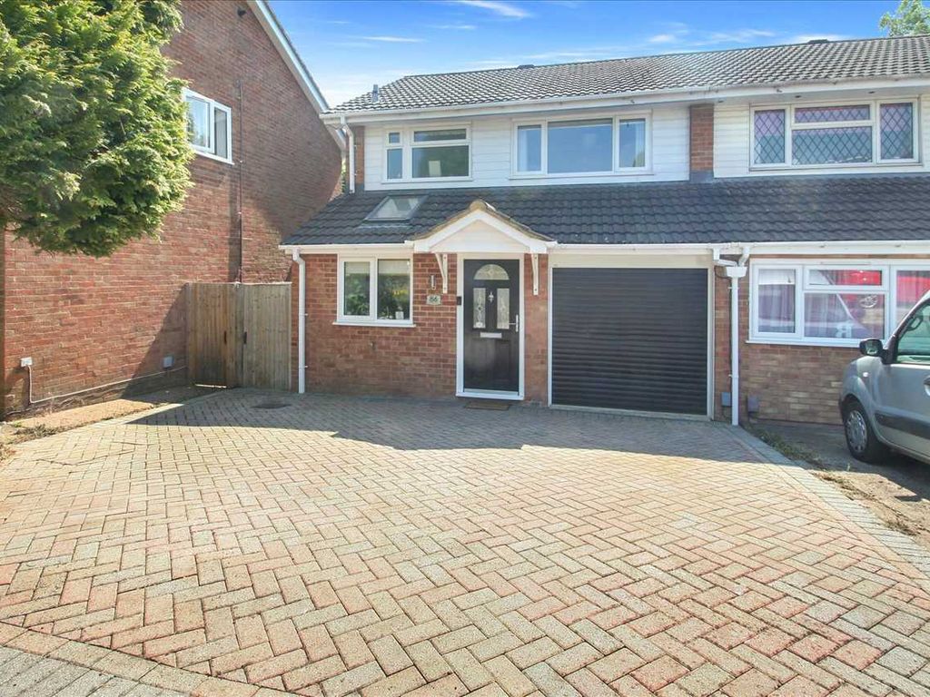 3 bed semidetached house for sale in Brighton Hill, Basingstoke, Hants
