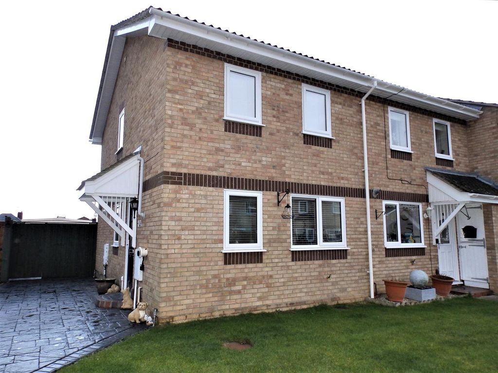 2 bed end terrace house for sale in Holbrook Crescent, Felixstowe IP11