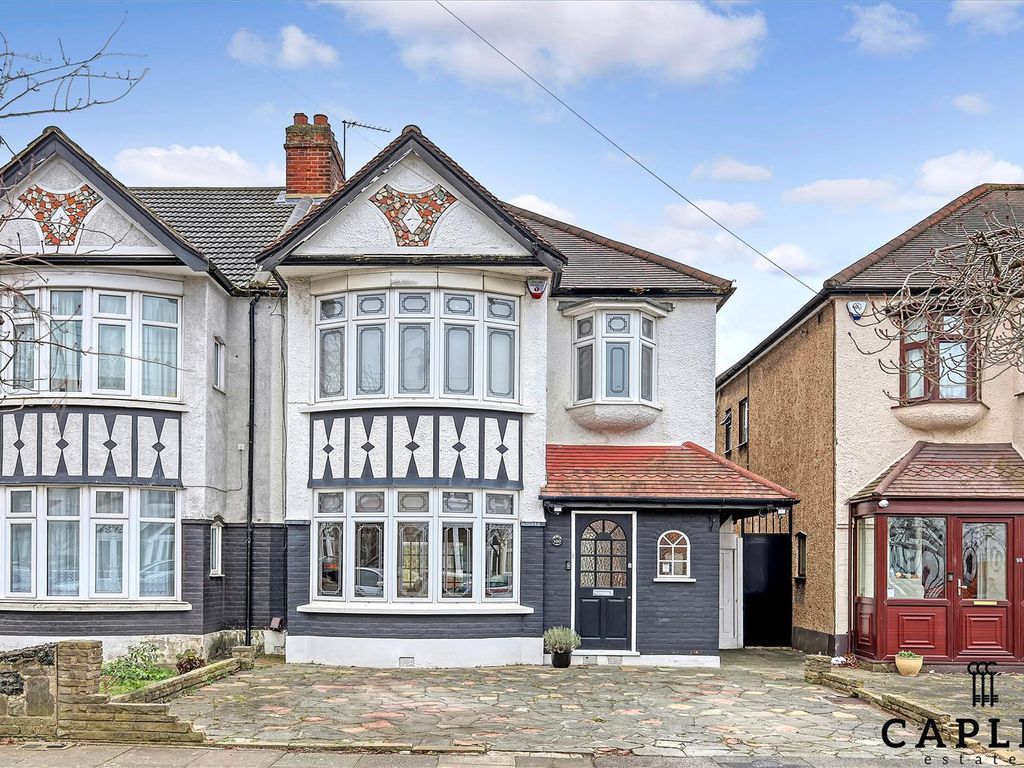 3 bed semidetached house for sale in Beechwood Gardens, Ilford IG5, £