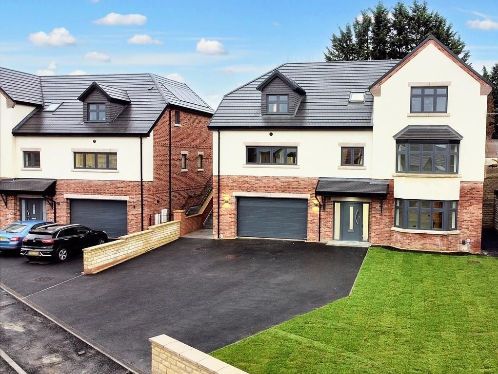 New home, 5 bed detached house for sale in Bletchley Close Middleton
