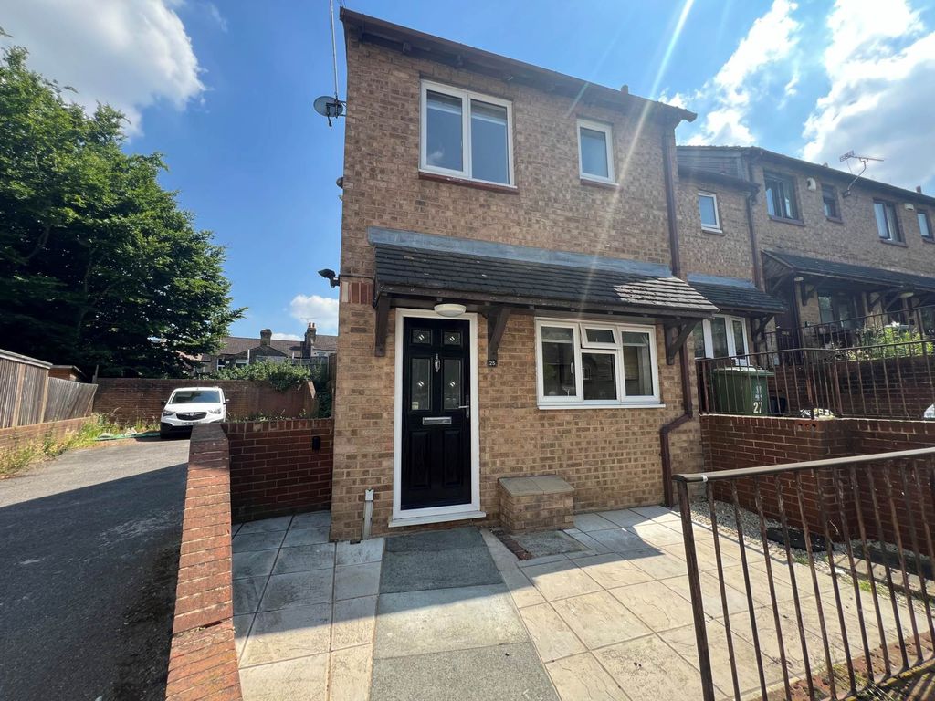 2 bed property for sale in Winifred Road, Erith DA8, £325,000 Zoopla