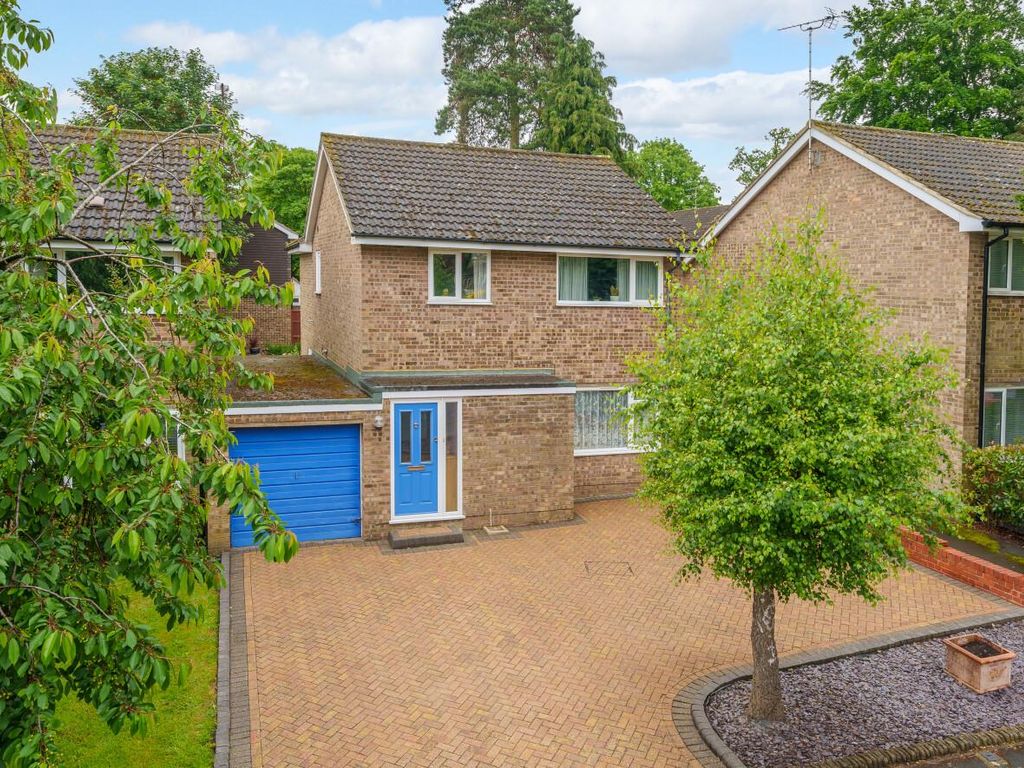 4 bed detached house for sale in Inglewood Avenue, Camberley GU15, £