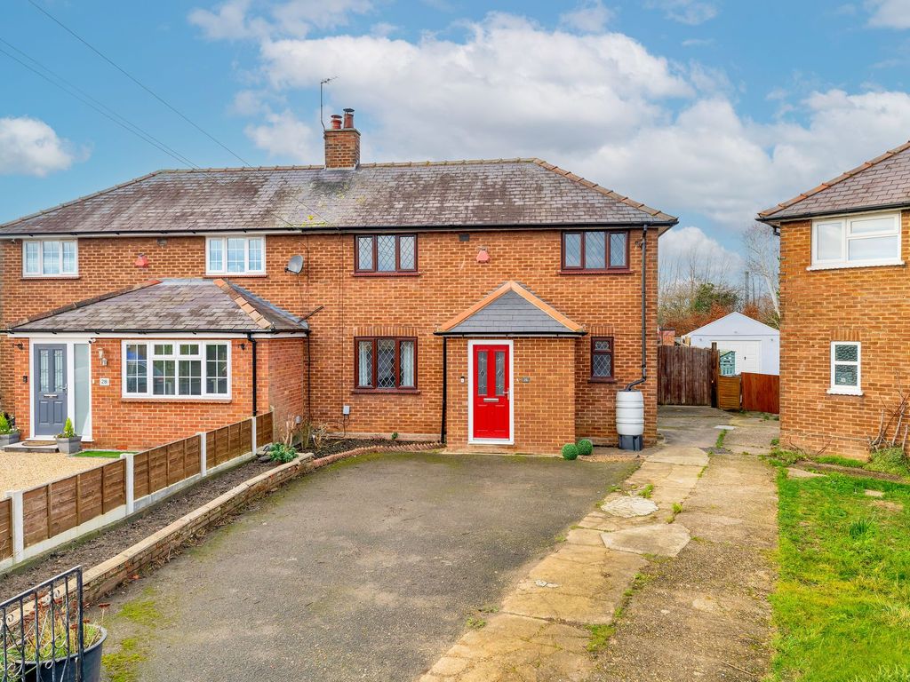 4 bed semidetached house for sale in Jubilee Crescent, Arlesey SG15, £