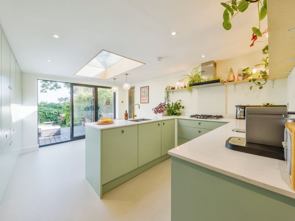 2 bed terraced house for sale in Brunswick Crescent, London N11 Zoopla