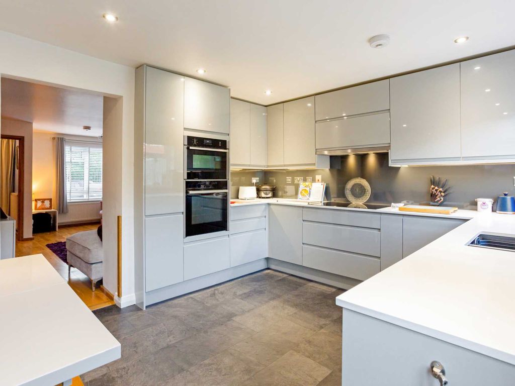 4 bed end terrace house for sale in St. Bernard`S Road, Walton Manor