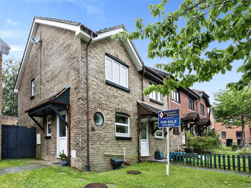 2 bed end terrace house for sale in Lime Way, Heathfield, East Sussex