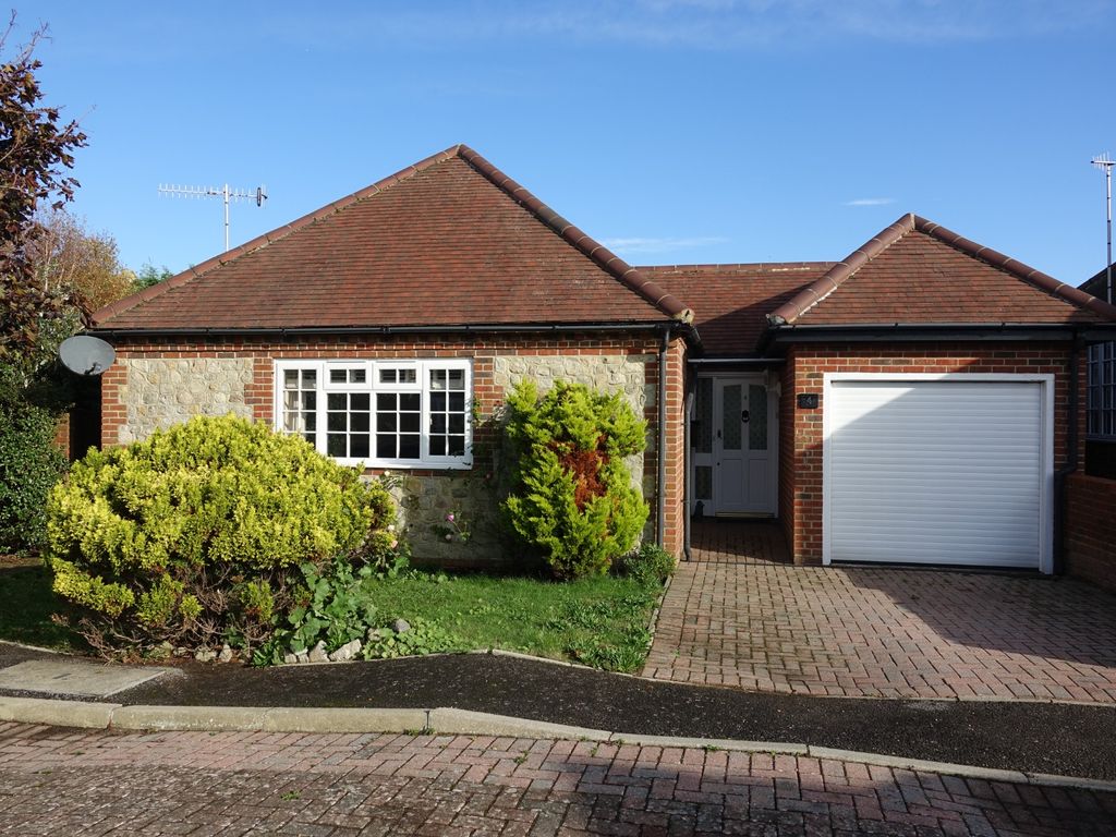 2 bed bungalow for sale in Glyn House Close, Selsey, Chichester PO20, £