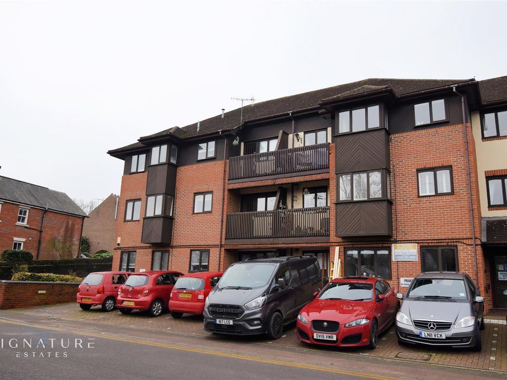 3 bed flat for sale in Cotterells Hill, Hemel Hempstead HP1, £200,000