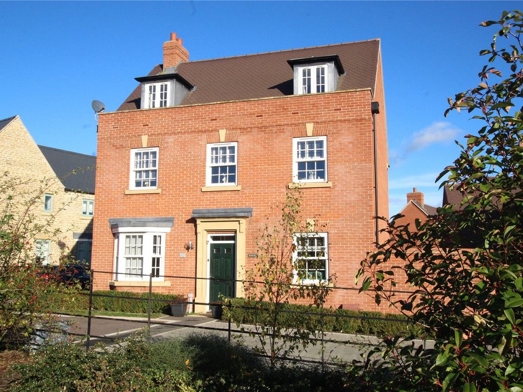Foxhills Way, Brackley NN13  