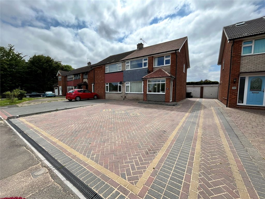 3 bed semidetached house for sale in Thong Lane, Riverview Park